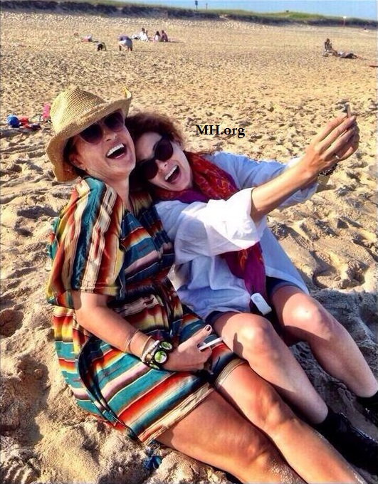 2014 Mariska & Debra 'Selfies' On the Beach